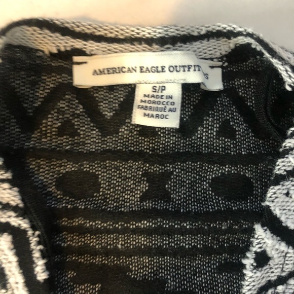 AMERICAN Eagle black & white Aztec pattern cardigan - Picture 4 of 5